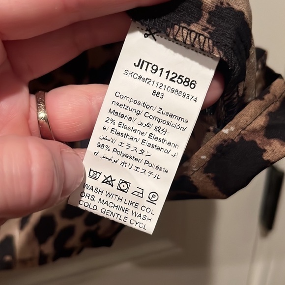 3 great staple work career tops- black,cream and leopard. Size  XL/ 1X
like new - Picture 14 of 14